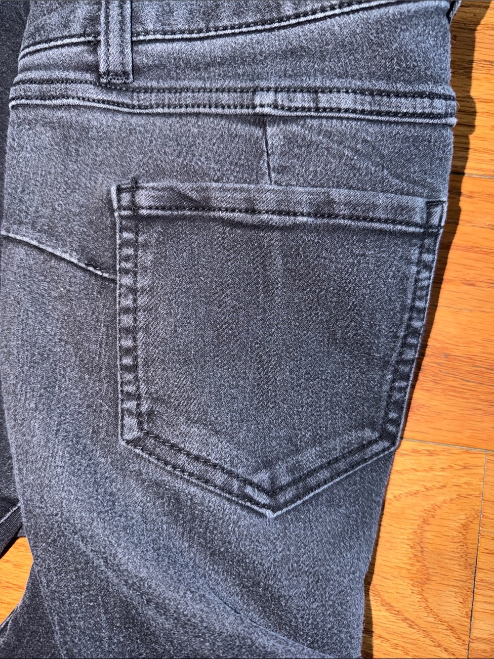 D. Jeans - Picture 2 of 4